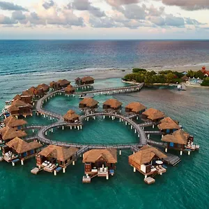 Resort Sandals Royal Caribbean & Private Island - Couples Only